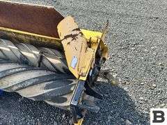 New Holland 700C-NA Conditioner Swather
