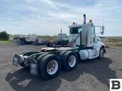 2009 Peterbilt 384 Tractor Truck