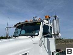 2009 Peterbilt 384 Tractor Truck
