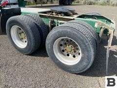 2009 Peterbilt 384 Tractor Truck
