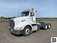2009 Peterbilt 384 Tractor Truck