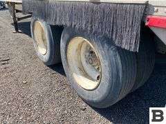1999 Utility VS2R Van Trailer