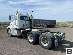 2009 Peterbilt 384 Tractor Truck
