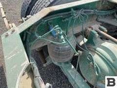 2009 Peterbilt 384 Tractor Truck