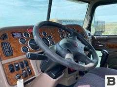 2009 Peterbilt 384 Tractor Truck
