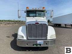 2009 Peterbilt 384 Tractor Truck
