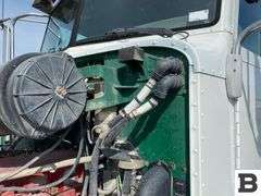 2009 Peterbilt 384 Tractor Truck