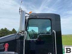 2017 Kenworth T370 Tractor Truck