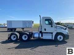 2015 Freightliner Cascadia 125 Tractor Truck