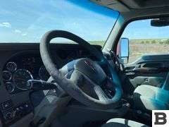 2015 Kenworth T680 Tractor Truck
