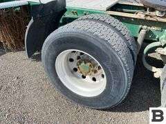 2009 Peterbilt 384 Tractor Truck
