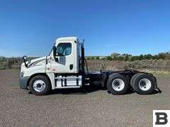 2015 Freightliner Cascadia 125 Tractor Truck
