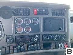 2015 Kenworth T680 Tractor Truck