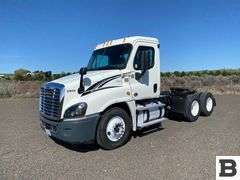 2015 Freightliner Cascadia 125 Tractor Truck