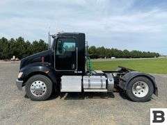 2017 Kenworth T370 Tractor Truck