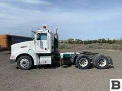2009 Peterbilt 384 Tractor Truck