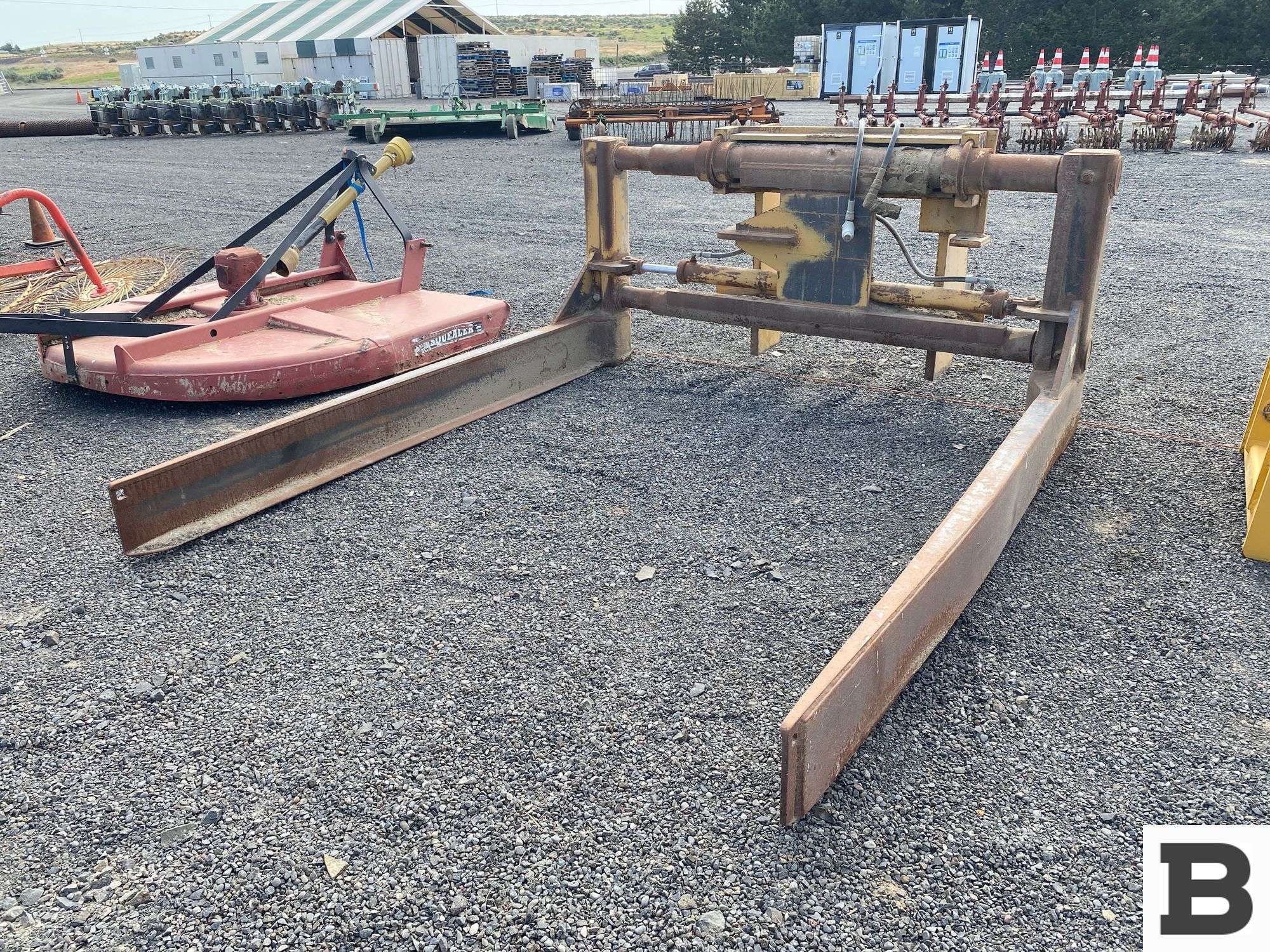 JRB Hydraulic Loader Hay Squeeze - Booker Auction Company