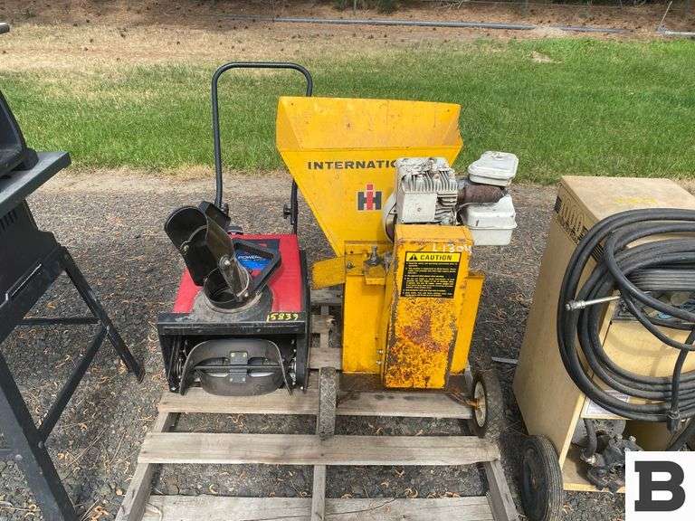 Toro 16" 98cc Snowthrower, International Wood Chipper