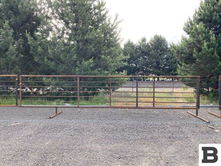 24' Free Standing Panel w/ 12' Gate