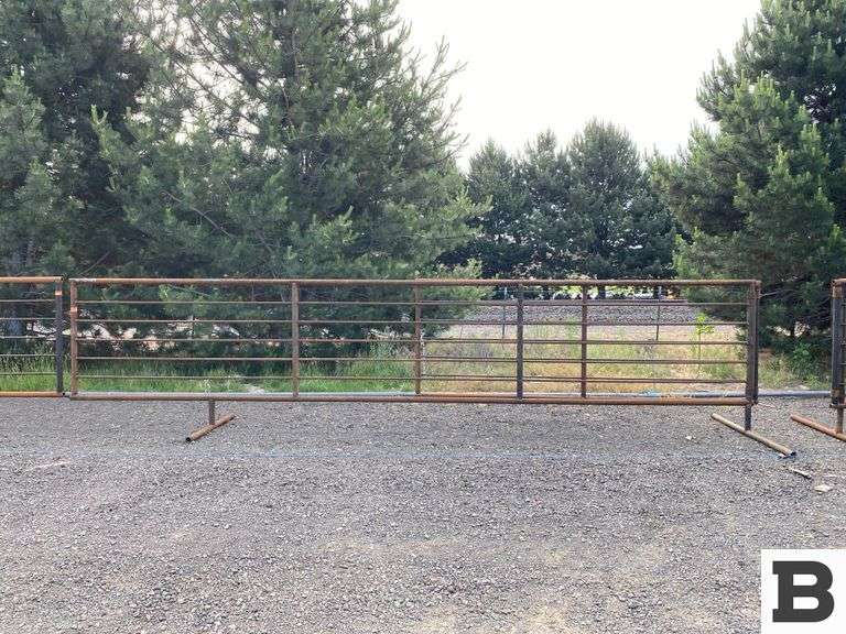 24' Free Standing Panel w/ 12' Gate