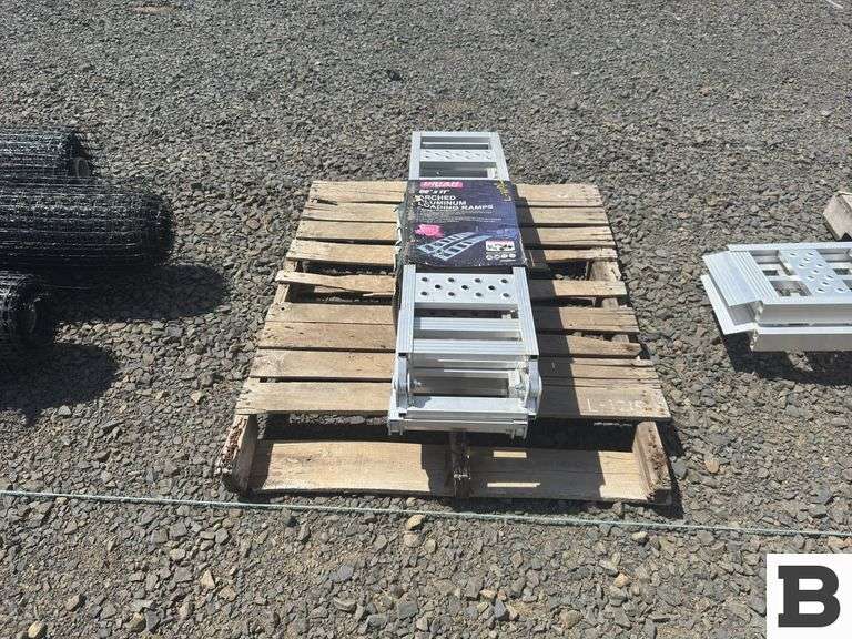Uriah 90"x11" Arched Aluminum Loading Ramps