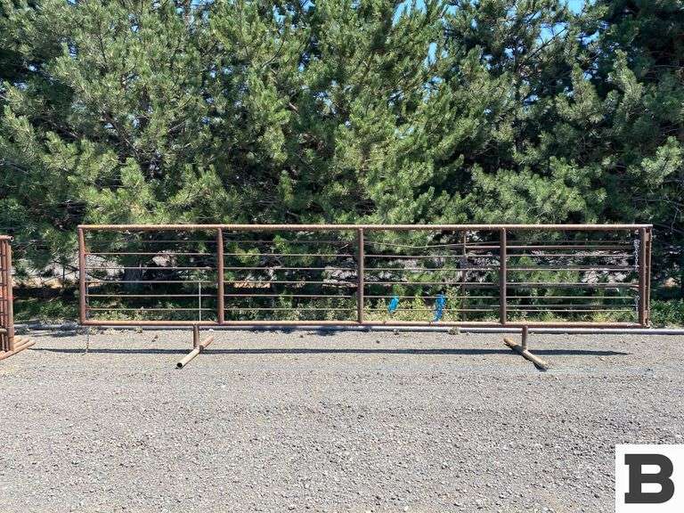 24' Free Standing Panel w/ 8' Gate