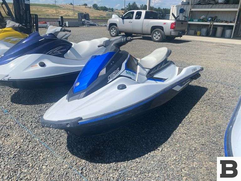 2017 Yamaha EX Sport Wave Runner 10' Jet Ski