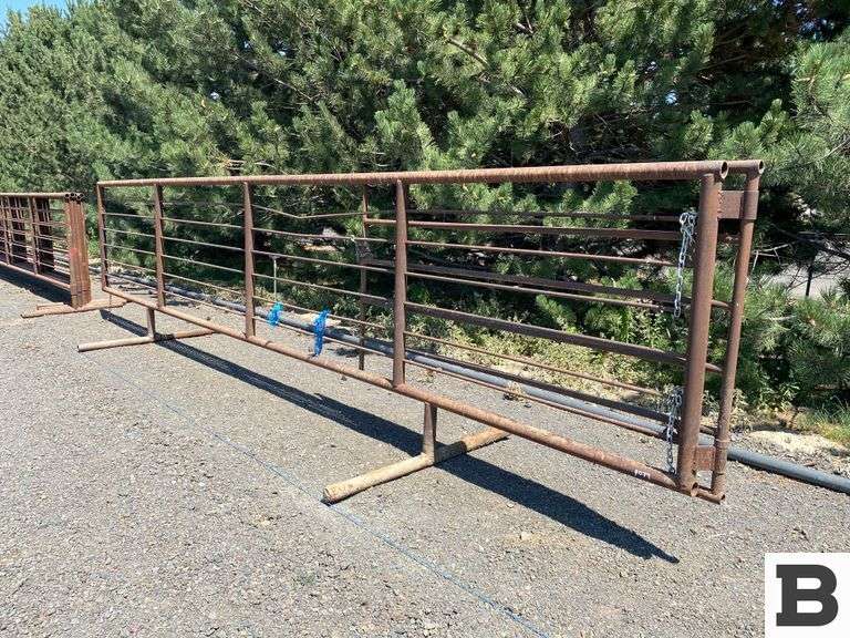 24' Free Standing Panel w/ 8' Gate