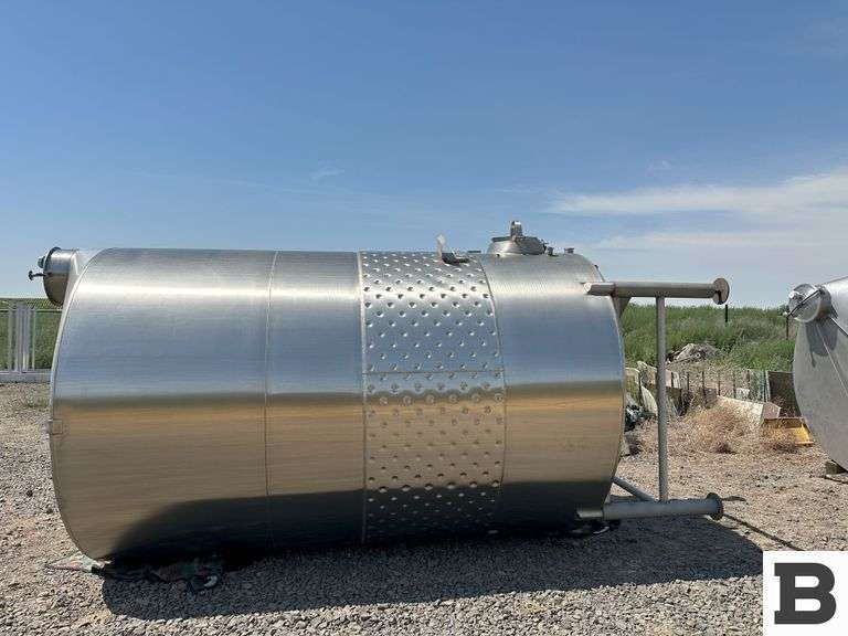 2003 Ripley 4000 Gallon Stainless Steel Blending and Fermentation Tank