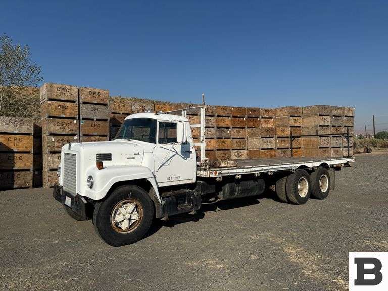 1970 International Fleetstar 2000 Flatbed Truck
