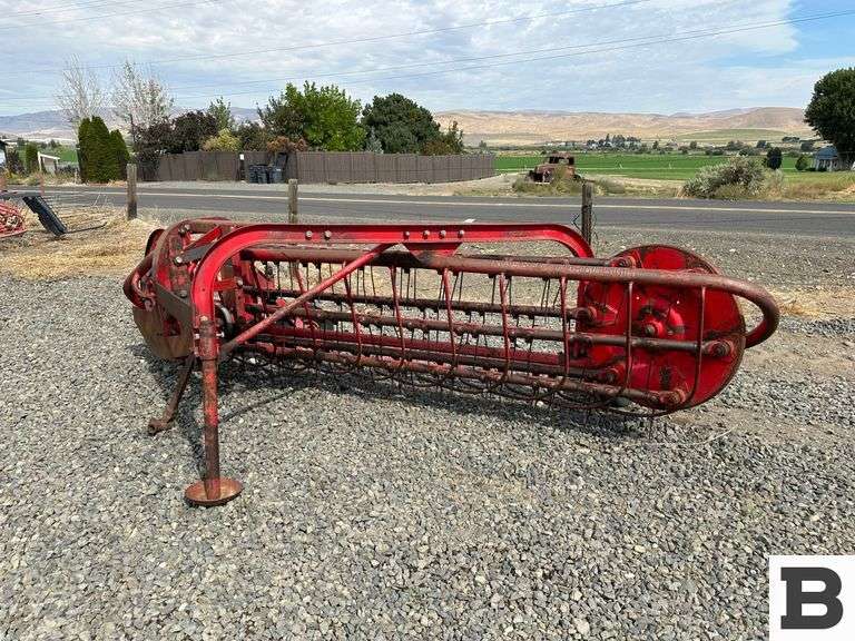 Massey Ferguson 25 Hay Rake - Booker Auction Company