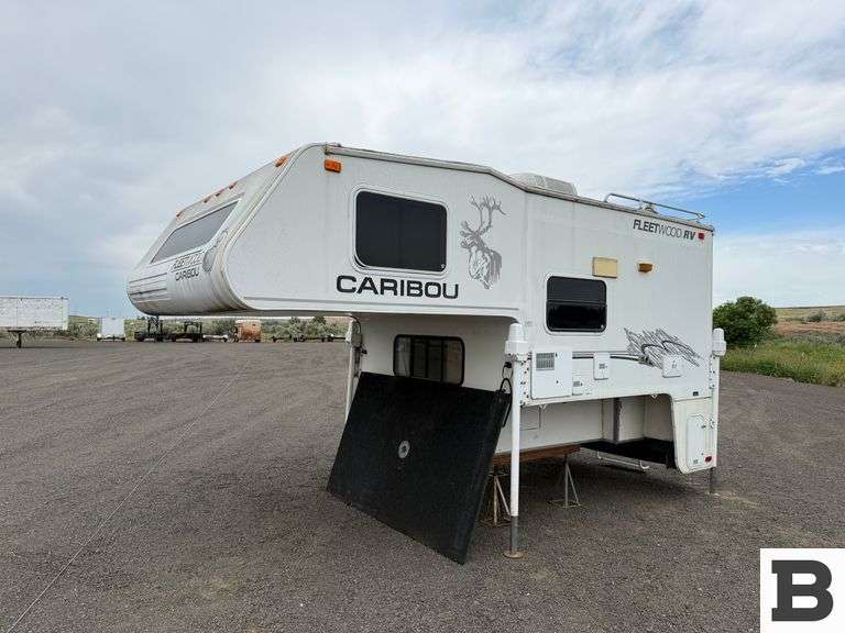 2001 Fleetwood Caribou Camper