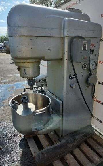 BLAKESLEE C060T Mixer with Paddle and Dough Hook