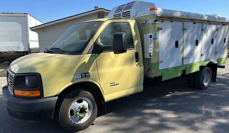 2014 GMC 4500 Freezer Truck - LPG