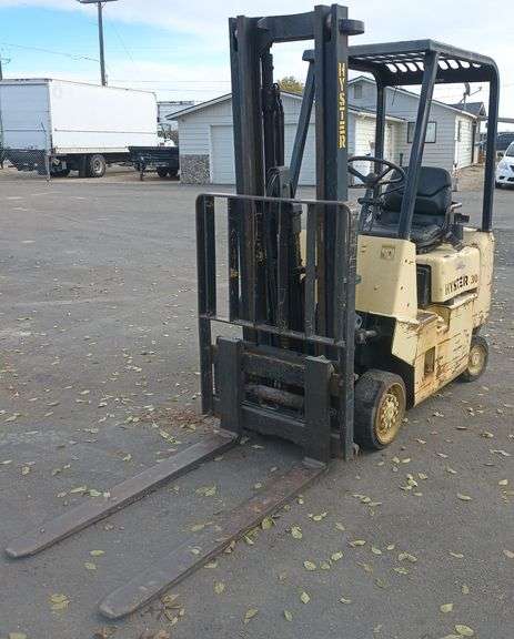 HYSTER 30 FORKLIFT - PROPANE