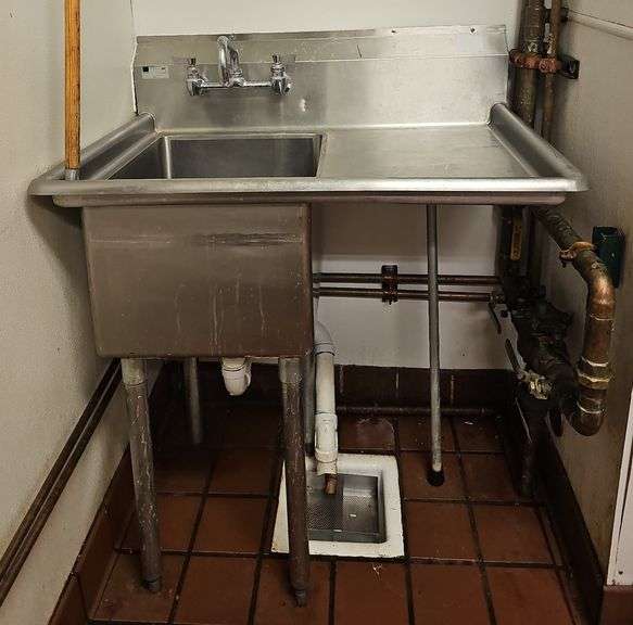 Single Compartment Sink with Wire Shelf Above