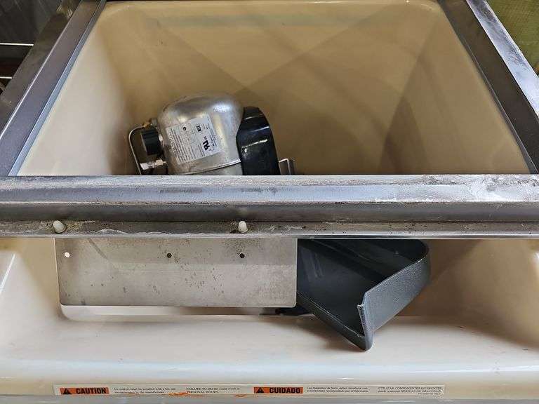 8 Flavor Soda Dispenser with Ice Hopper