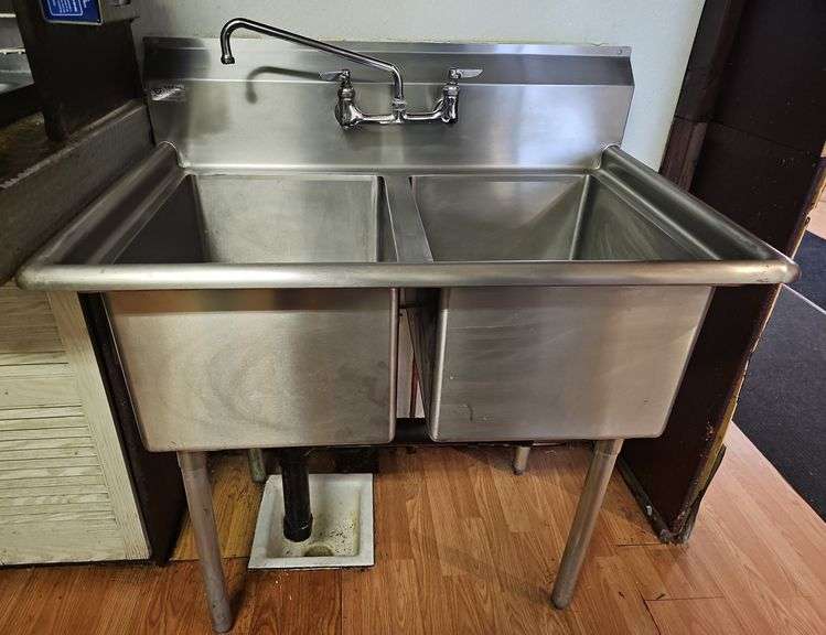 2 Compartment Stainless Sink with 16"×20"×12" Basins and Faucet