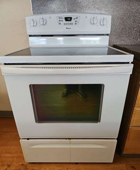 AMANA Glass Top Electric Range