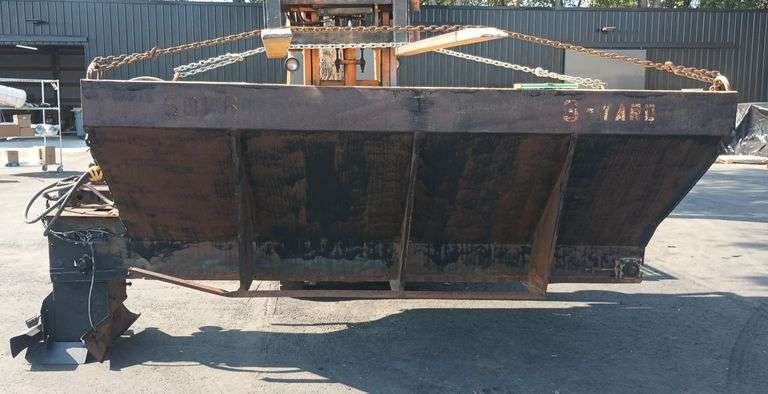 COMMERCIAL 3 yrd SAND SPREADER