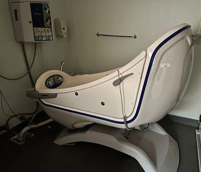 Arjo Multiclean Jetted Tub