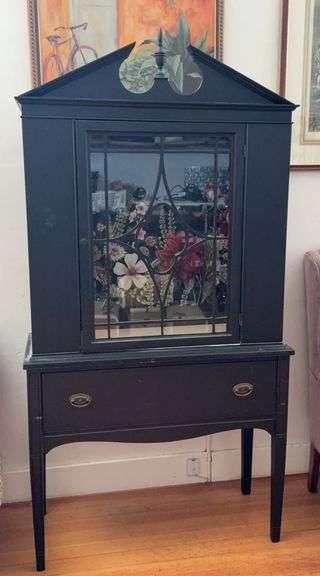 Cute Black Hutch