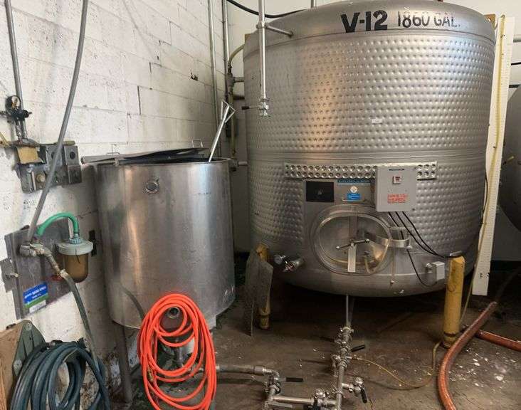 1860 Gallon Brite Tank w/ smaller exchange Tank