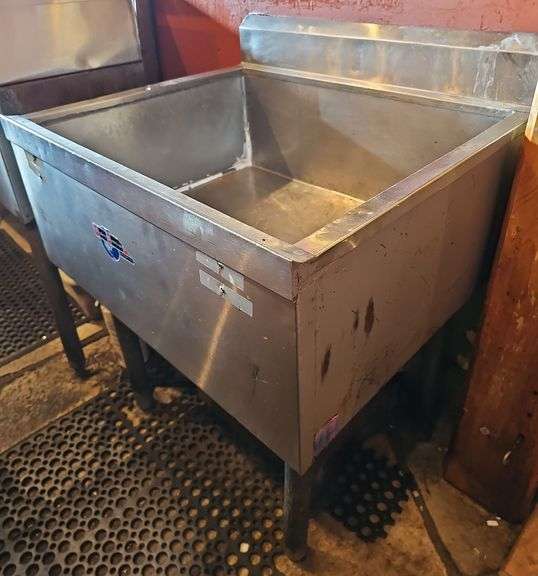 Under Bar Ice Bin 26"×23"