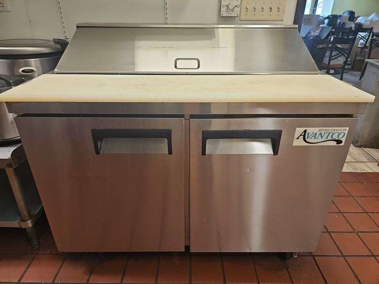 AVANTCO 47" Refrigerated Prep Station