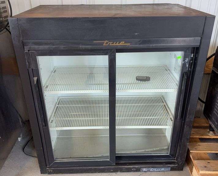 TRUE Glass Door Under-counter Refrigerator