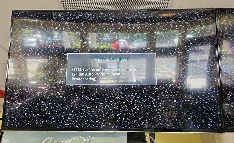 SAMSUNG 48" TV With Remote