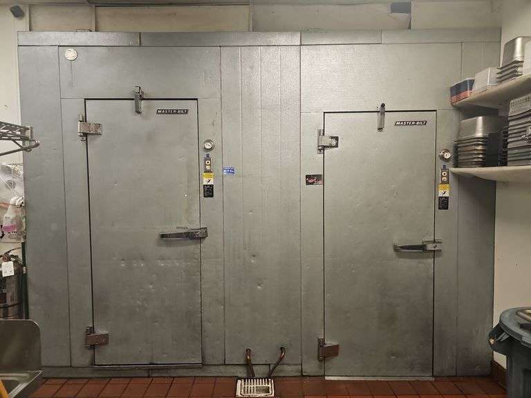 MASTER BUILT Walk In Cooler Freezer Combo (Read Description) 138" Wide