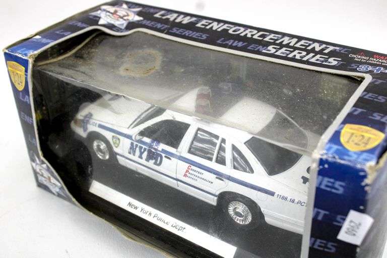 MOTOR MAX  NYPD モーターマックス 1 24 New York Police Department Car Motormax NYPD No. 76400