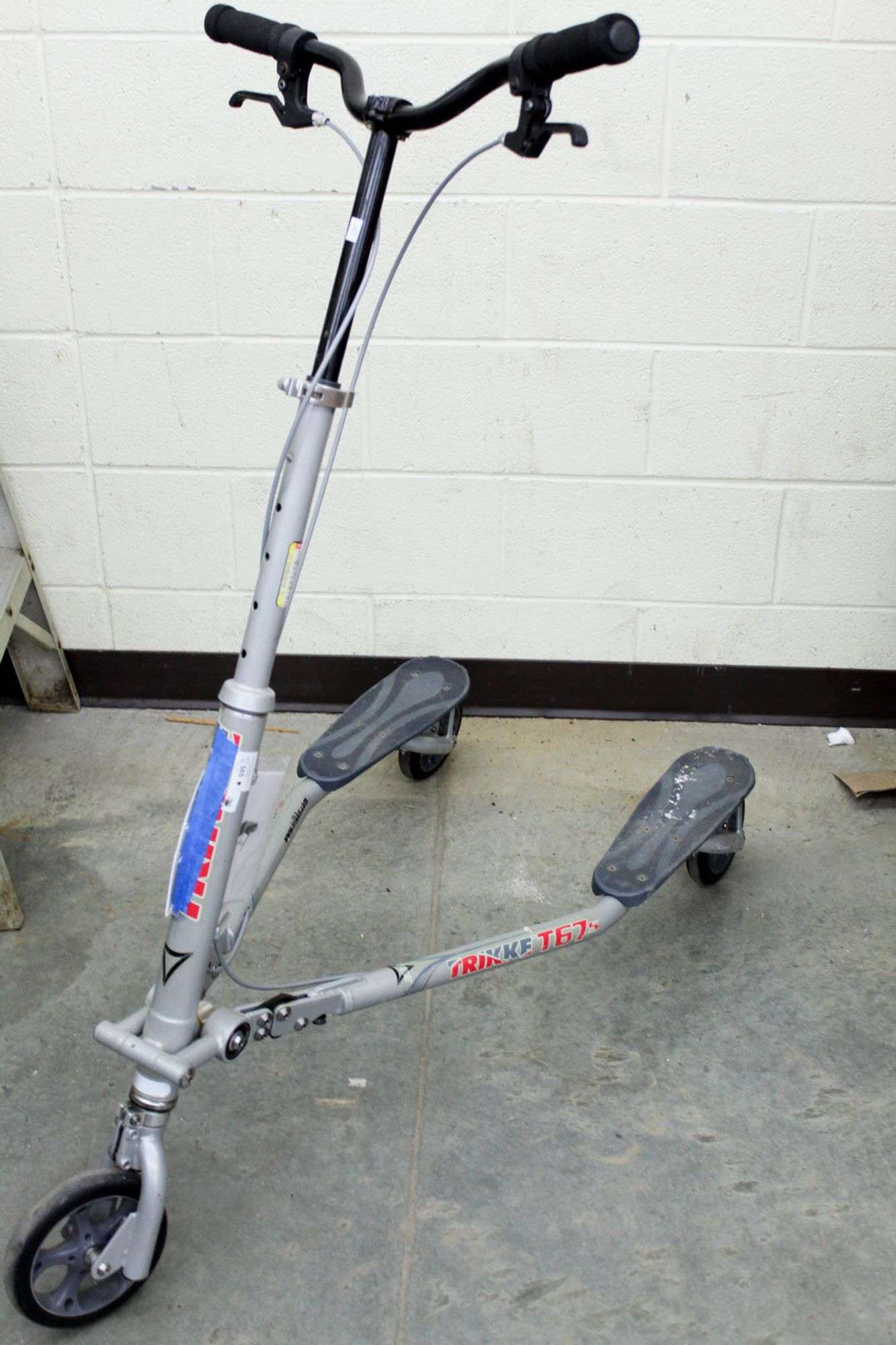 TRIKKE Trike T67 3 Wheel Carving Scooter gray Foldable - with